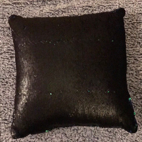 Sequence throw pillow - Picture 2 of 3